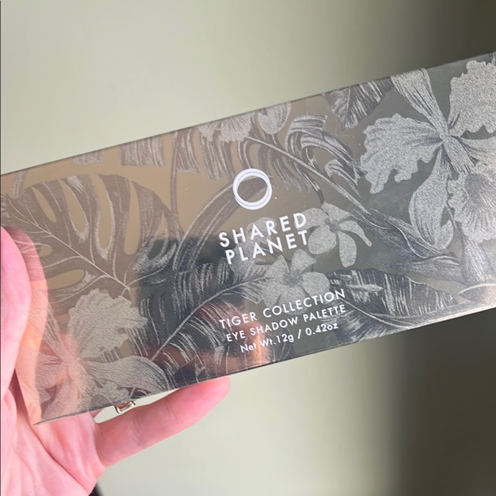 Tiger Collection Eye Shadow Palette - Silver